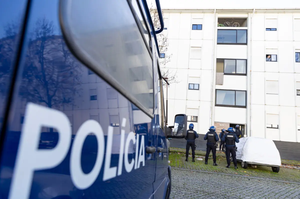 GNR está a realizar operação de combate ao tráfico de droga no Bairro do Lagarteiro, no Porto