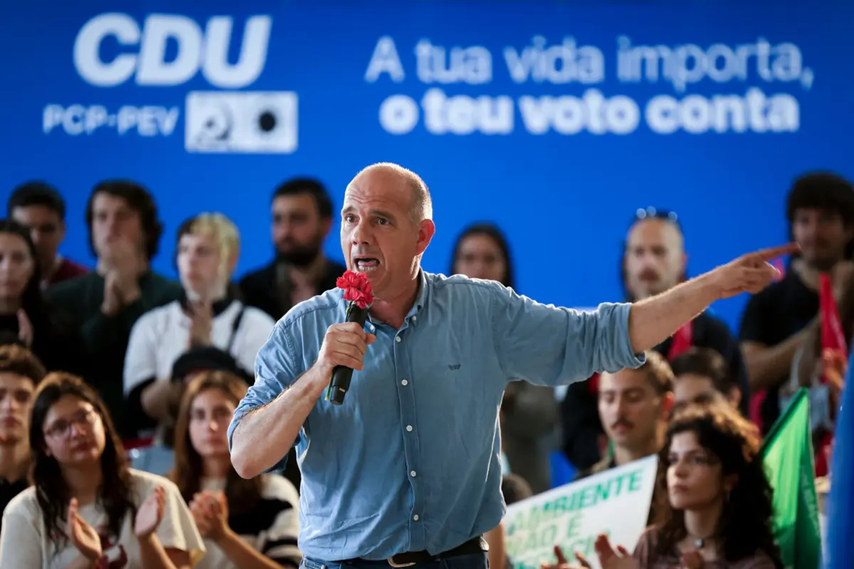 Paulo Raimundo lembrou as mais de 300 mil crianças que vivem na pobreza em Portugal