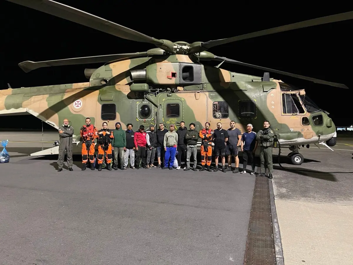 A Marinha coordenou o resgate na sequência de um alerta recebido pelas 21 horas