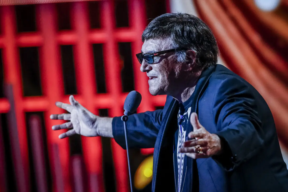 José Cid, 82 anos, deixa o aviso aos fãs: "Os que vierem para ouvir a 'Cabana junto à praia' desenganem-se!"