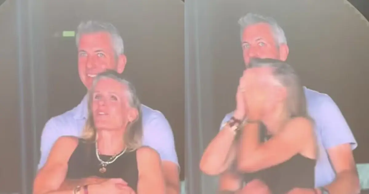 O empresário Andy Byron com a diretora de RH Kristin Cabot durante concerto dos Coldplay