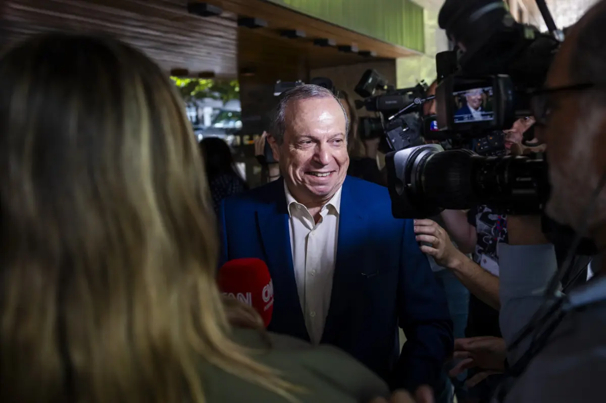 Carlos César assume interinamente a liderança do PS até às eleições diretas de junho