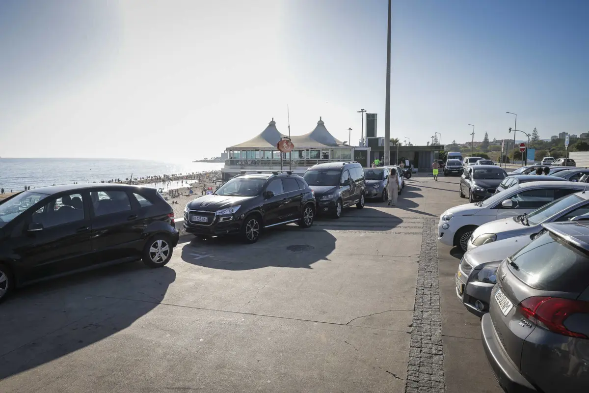 Crime aconteceu num parque de estacionamento da praia de Carcavelos