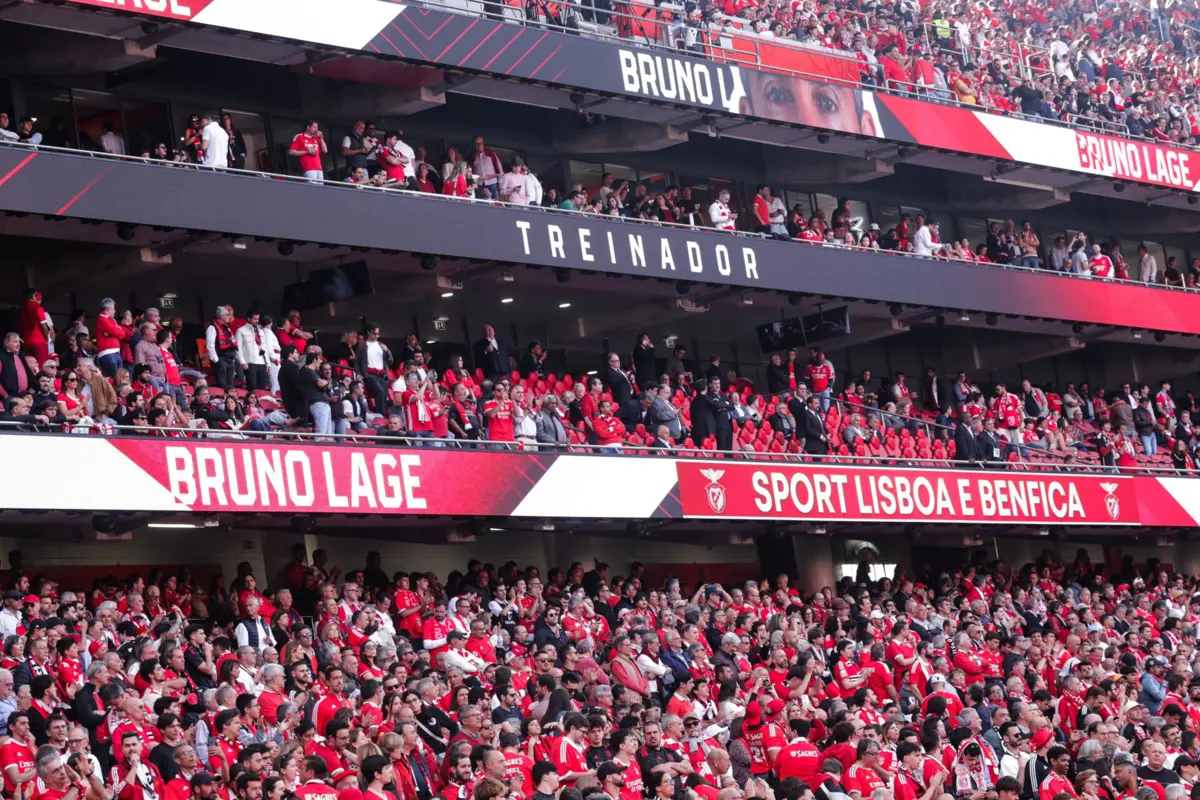 O regulamento da FPF prevê uma penalização de um a três meses para este tipo de situações