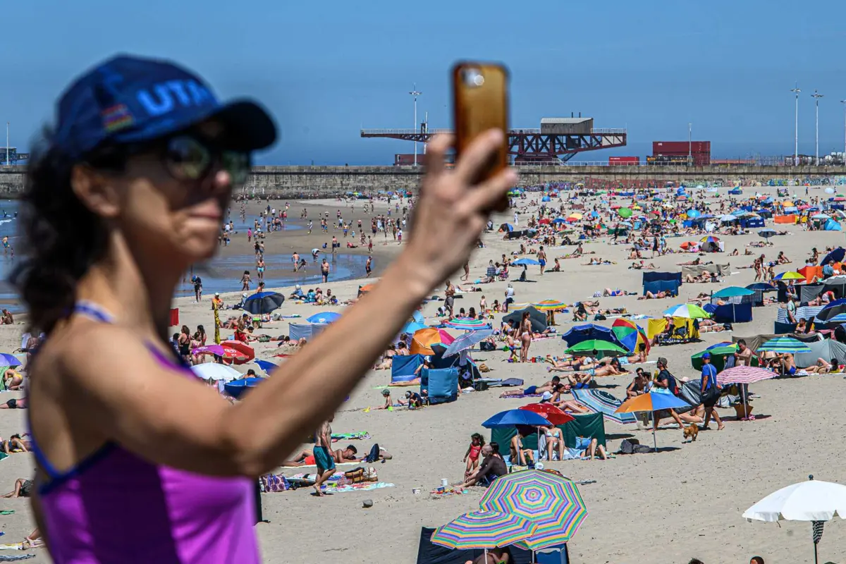Praia de Matosinhos começou a encher logo nas primeiras horas da manhã