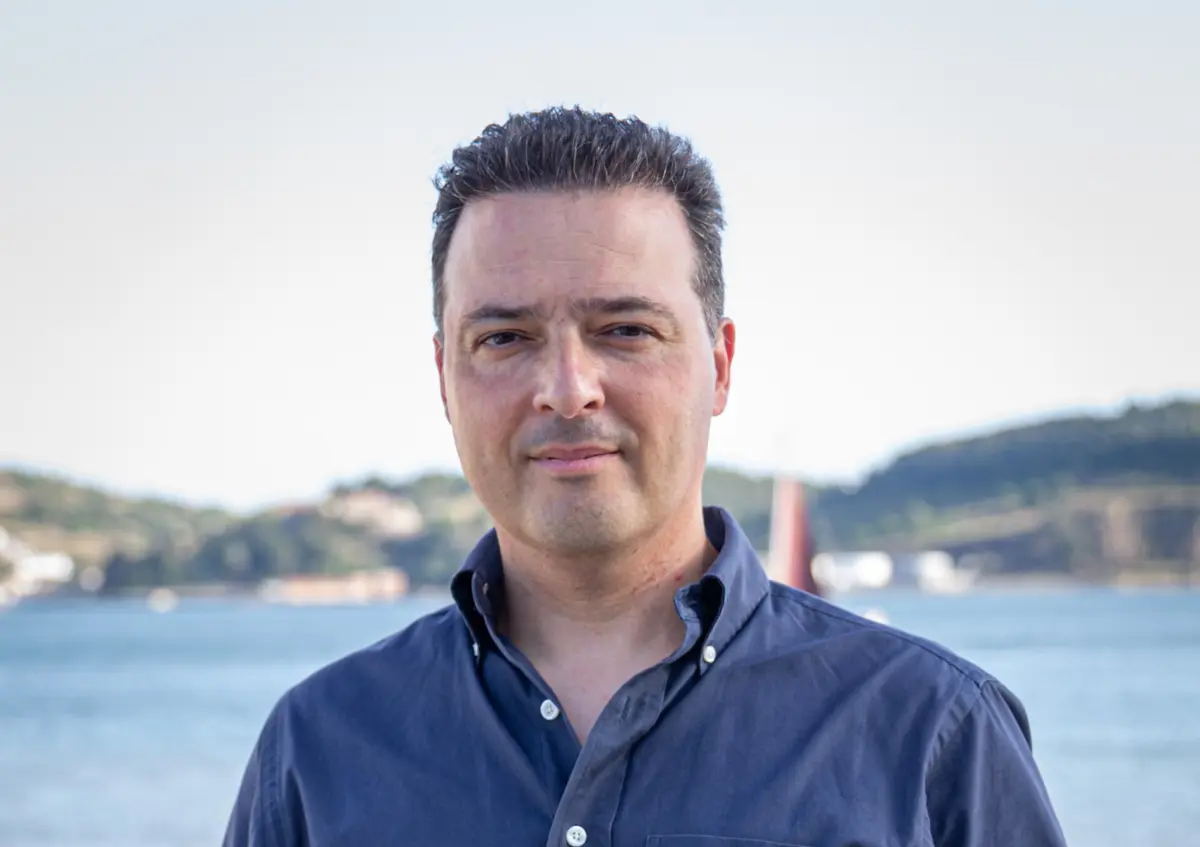 "Temos de ficar orgulhosos com os nossos feitos e reconhecer os nossos erros", diz o autor