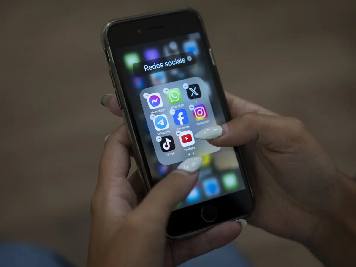 Primeiro-ministro australiano fala em "flagelo" que as redes são para os jovens