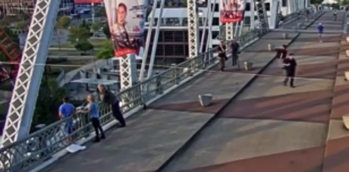 Imagem de contexto do artigo Cantor Jon Bon Jovi salva mulher de saltar de ponte em Nashville