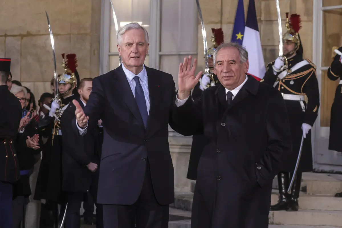 Michel Barnier, que governou apenas três meses, deu hoje lugar a François Bayrou em Matignon
