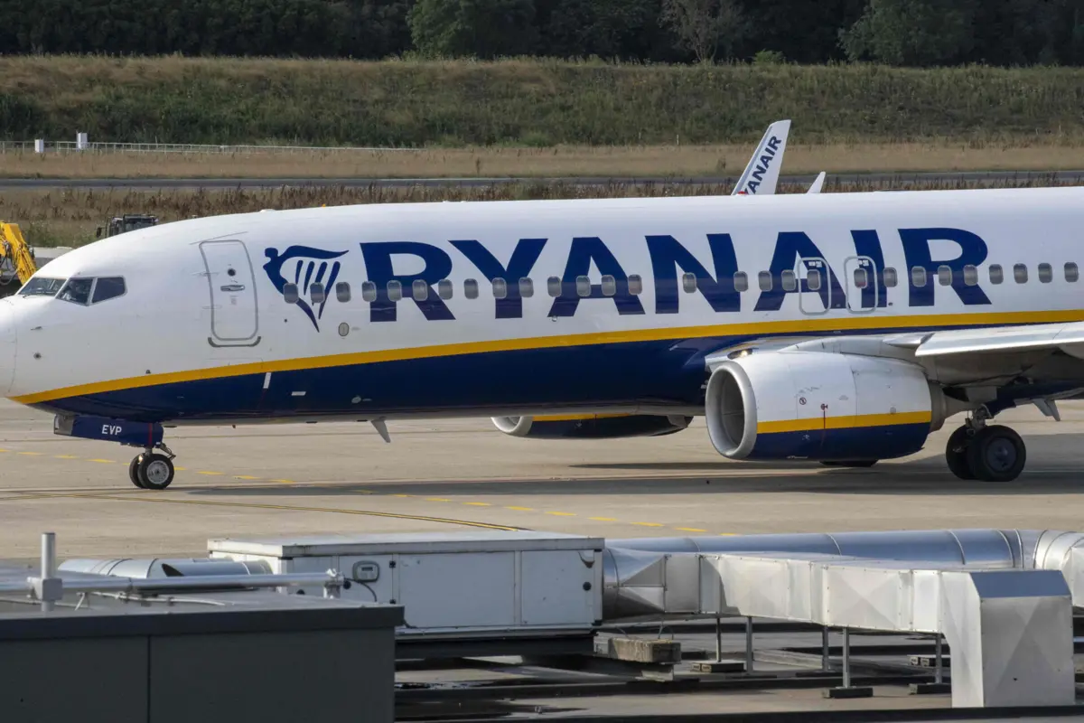 Erro do Tribunal de Braga anula condenação à Ryanair por cobrar bagagem de cabine