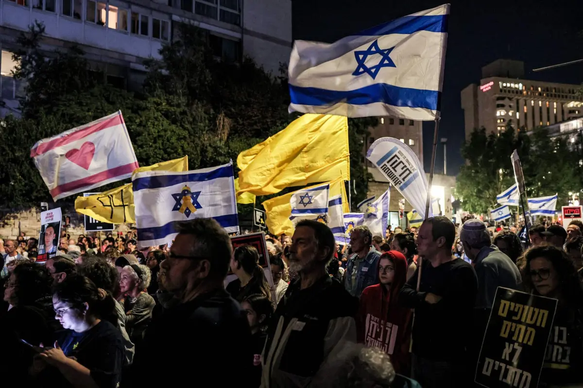 Imagem de contexto do artigo "Quanto sangue será derramado?". Milhares em Israel pedem fim da guerra em Gaza