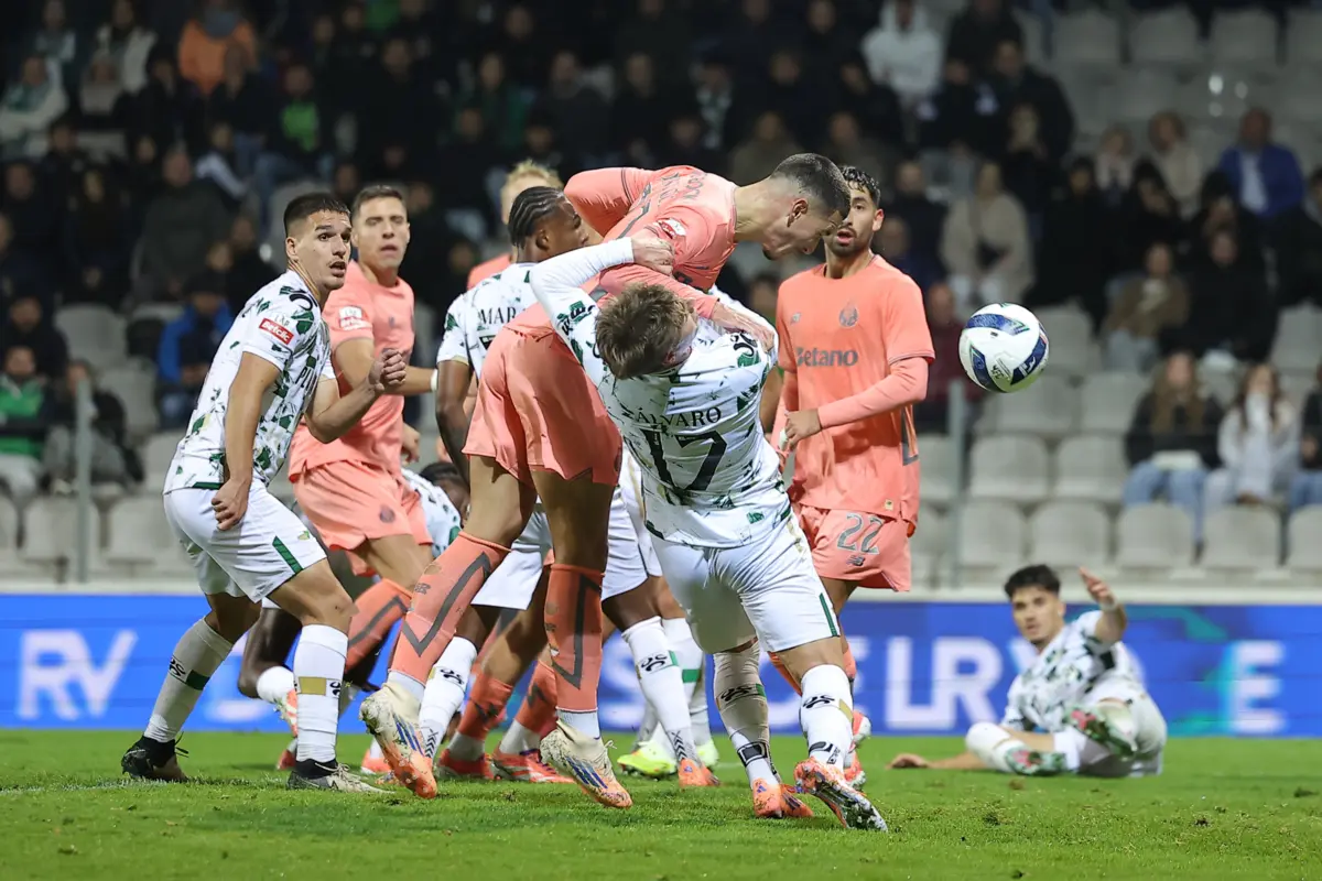 Deniz Gul saiu do banco para dar a vitória ao F. C. Porto em Moreira de Cónegos