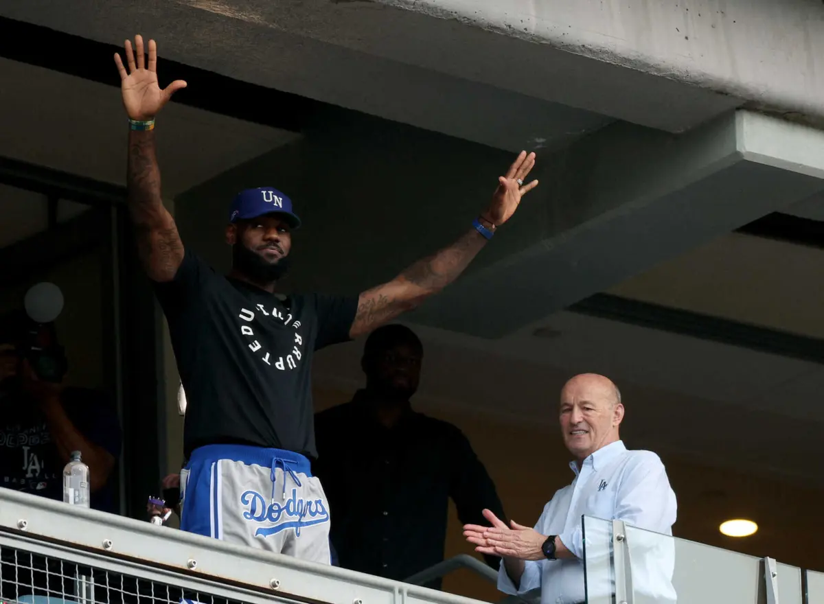 LeBron James em jogo dos Los Angeles Dodgers.