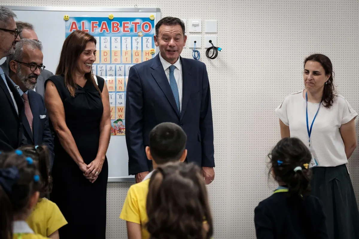 Luís Montenegro visitou a Escola Portuguesa de Macau