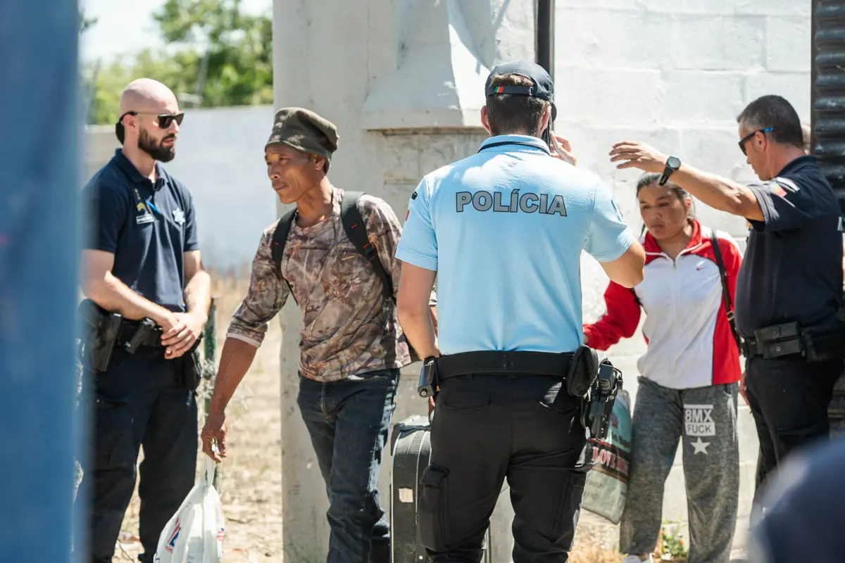 O pavilhão terá camas e condições sanitárias adequadas à estadia temporária dos migrantes