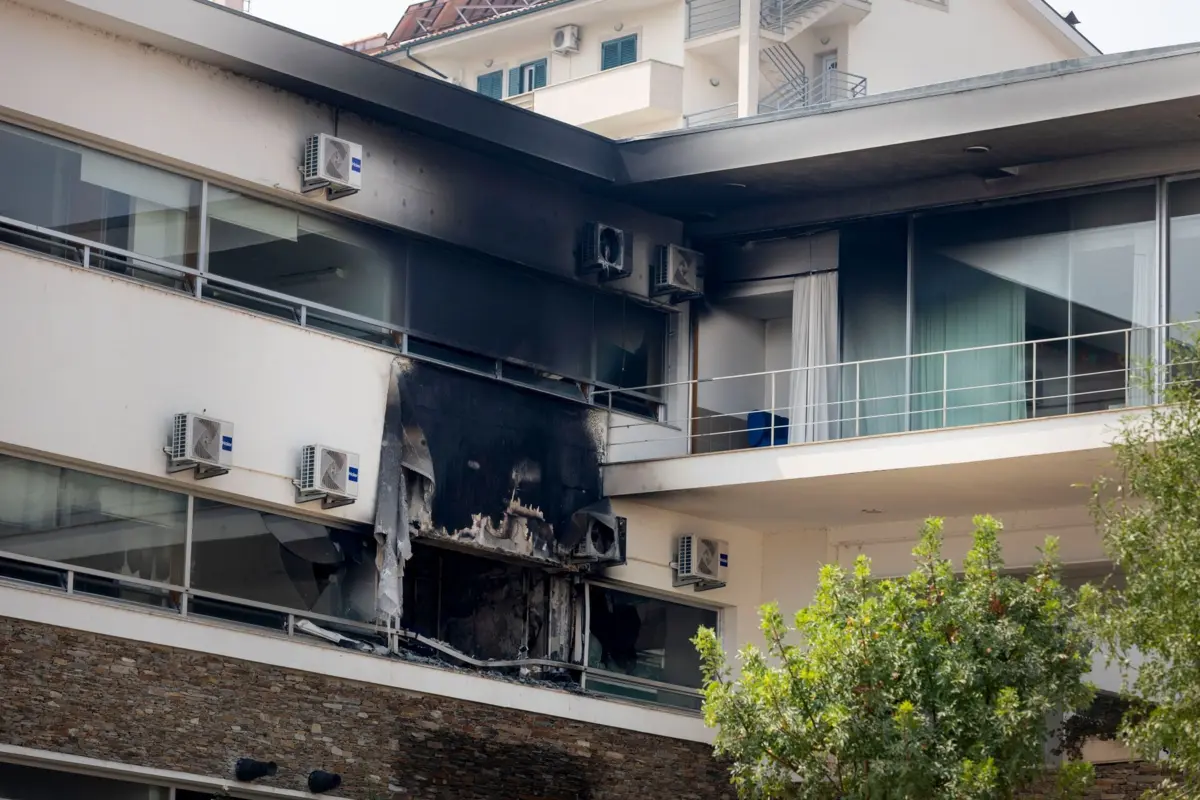 Incêndio deflagrou de madrugada num quarto. Lar tinha 89 utentes residentes.