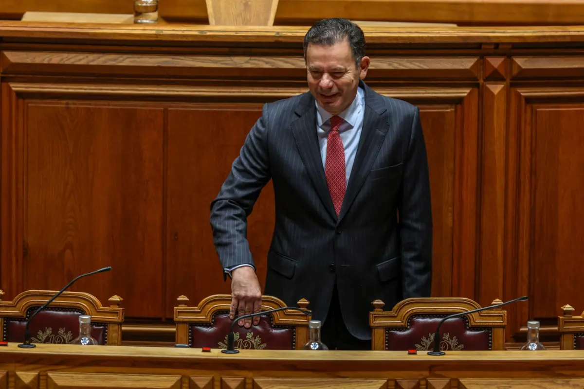 Luís Montenegro à chegada para participar no debate final do Orçamento do Estado para 2026