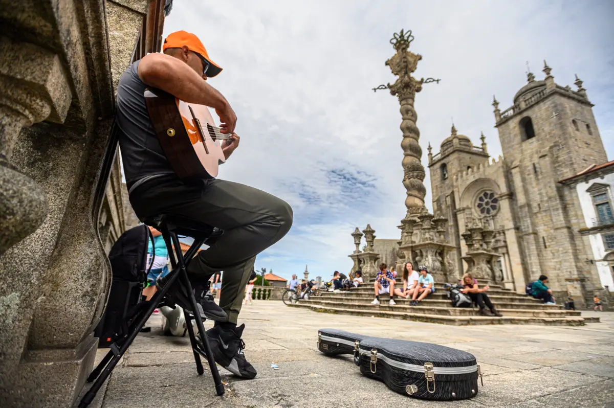 Câmara vai aplicar taxas na zona histórica para quem faz da arte na rua modo de vida