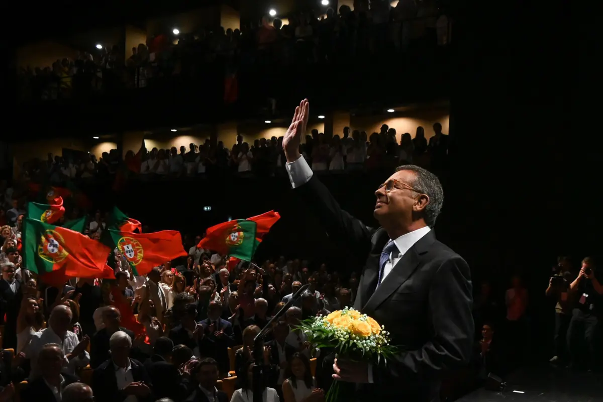 António José Seguro é candidato a presidente da República