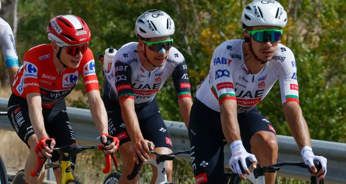 Jonas Vingegaard, João Almeida e Ivo Oliveira