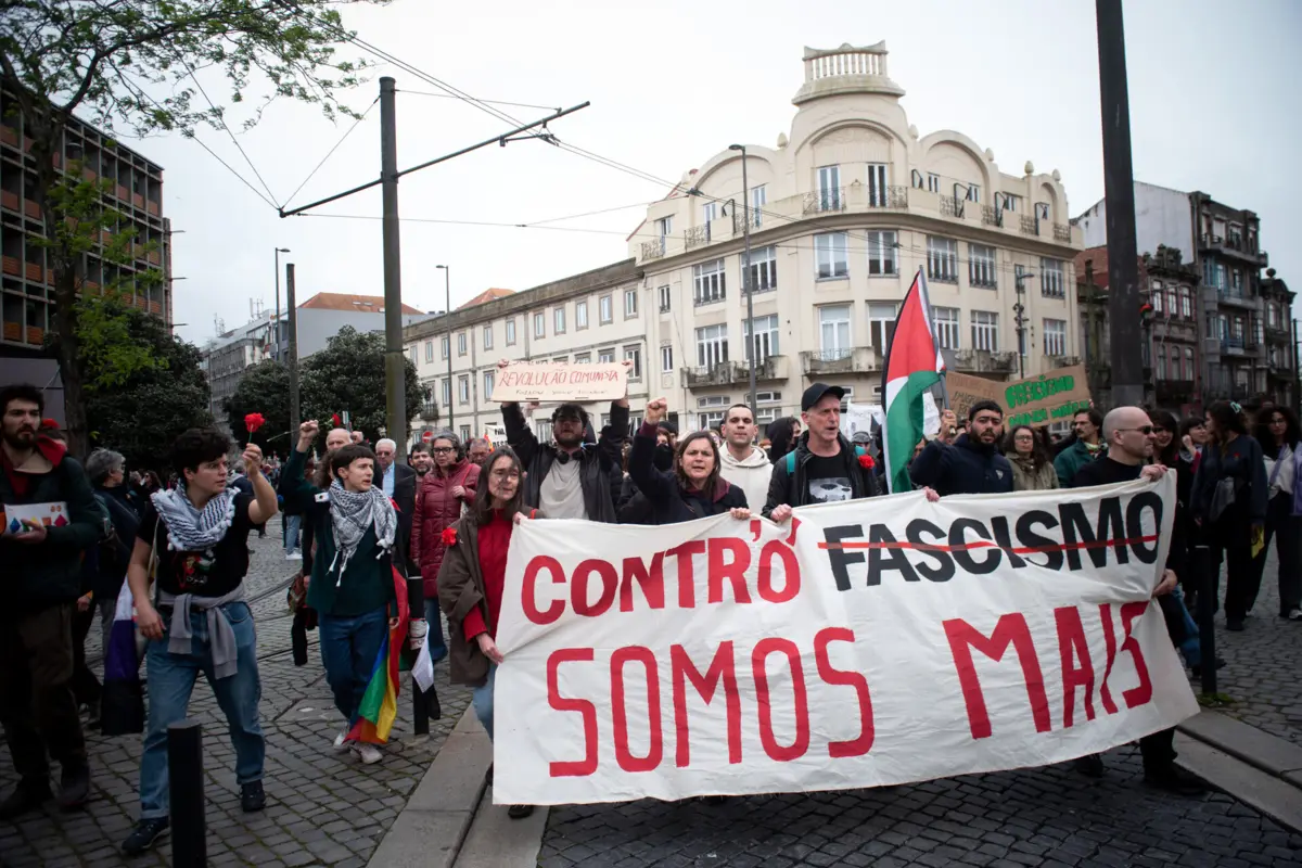 Manifestação antifascista teve milhares de pessoas