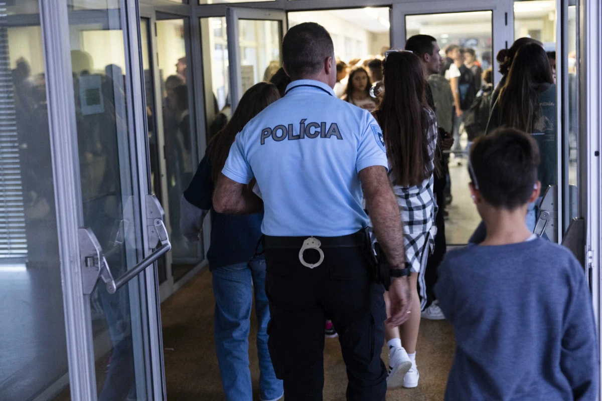 Em média, há cerca de 20 crimes por dia no período letivo das escolas