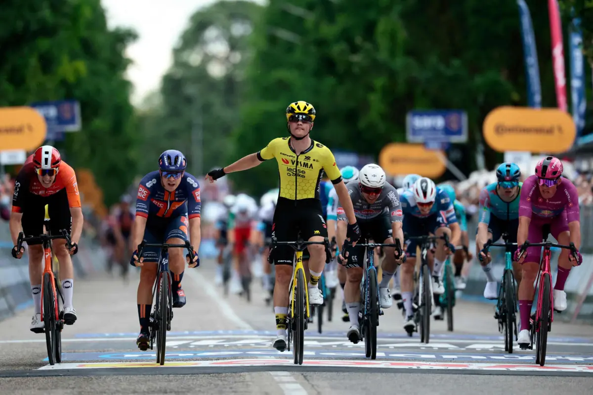 Olav Kooij foi o mais forte na chegada a Viadana