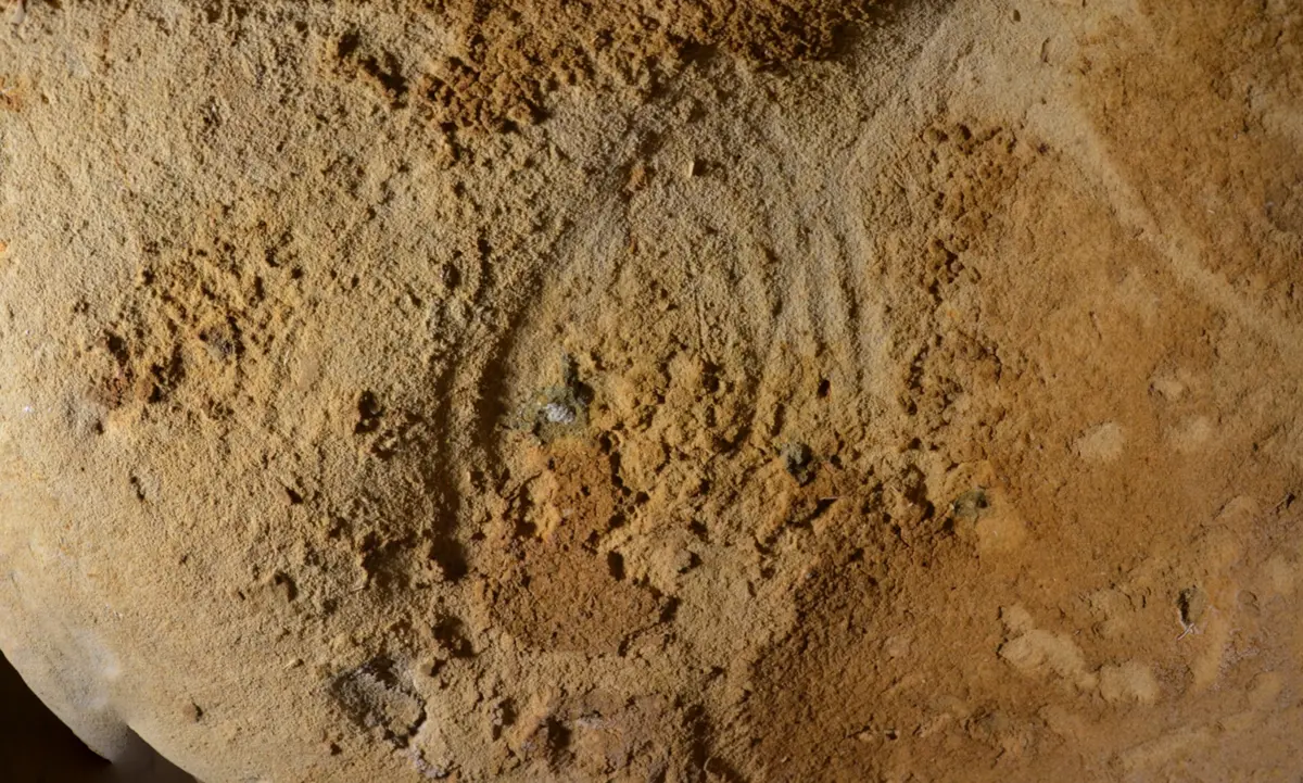 Imagem de contexto do artigo Estudo revela as mais antigas gravuras rupestres dos Neandertais