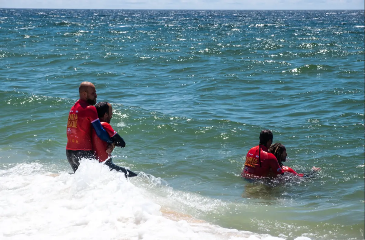 Iniciativas dá formação aos surfistas em casos de afogamento