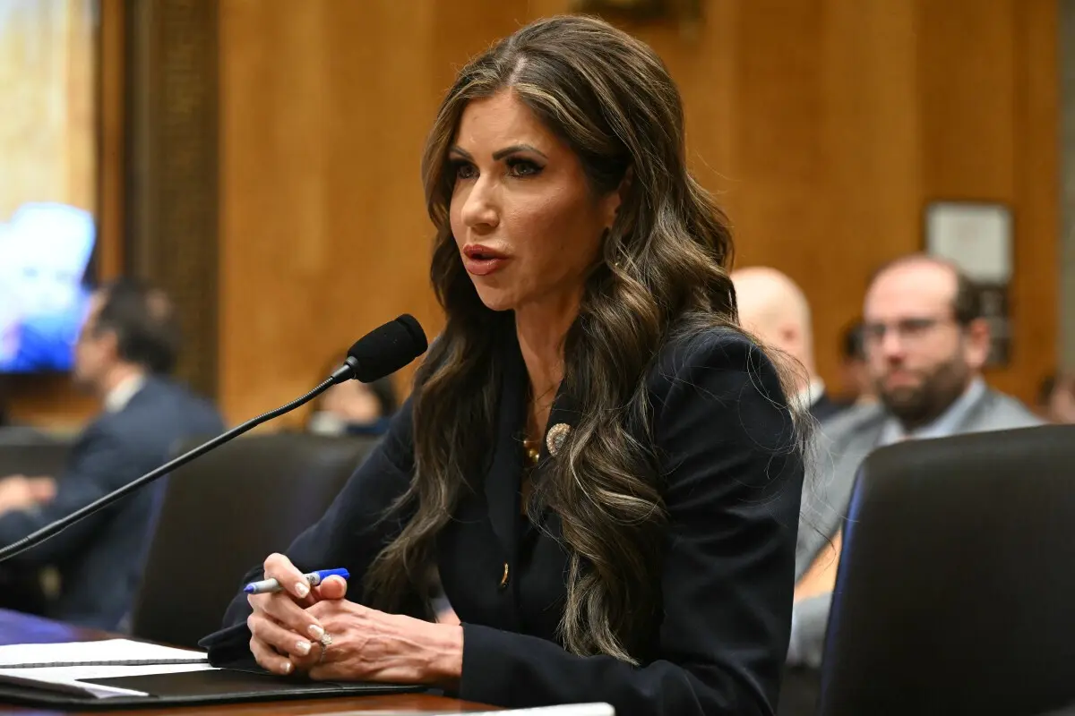 Kristi Noem foi escolhida por Trump para liderar o Departamento de Segurança Interna