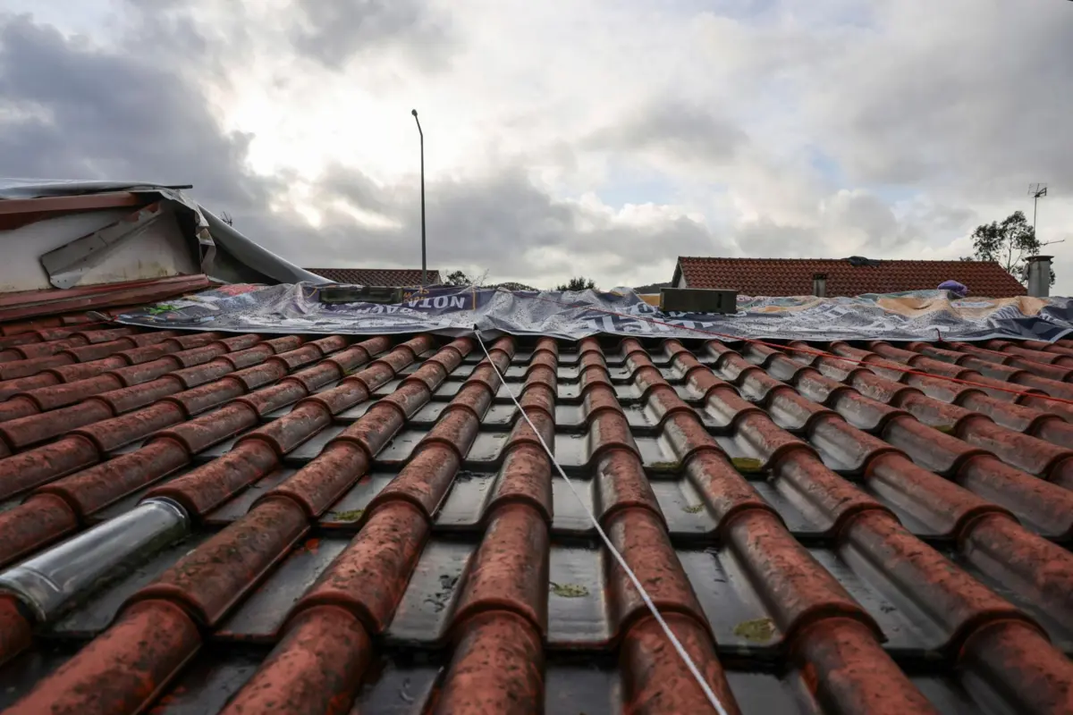 Imagem de contexto do artigo Tempestade Leonardo a caminho de Portugal e mais uma morte em queda de um telhado