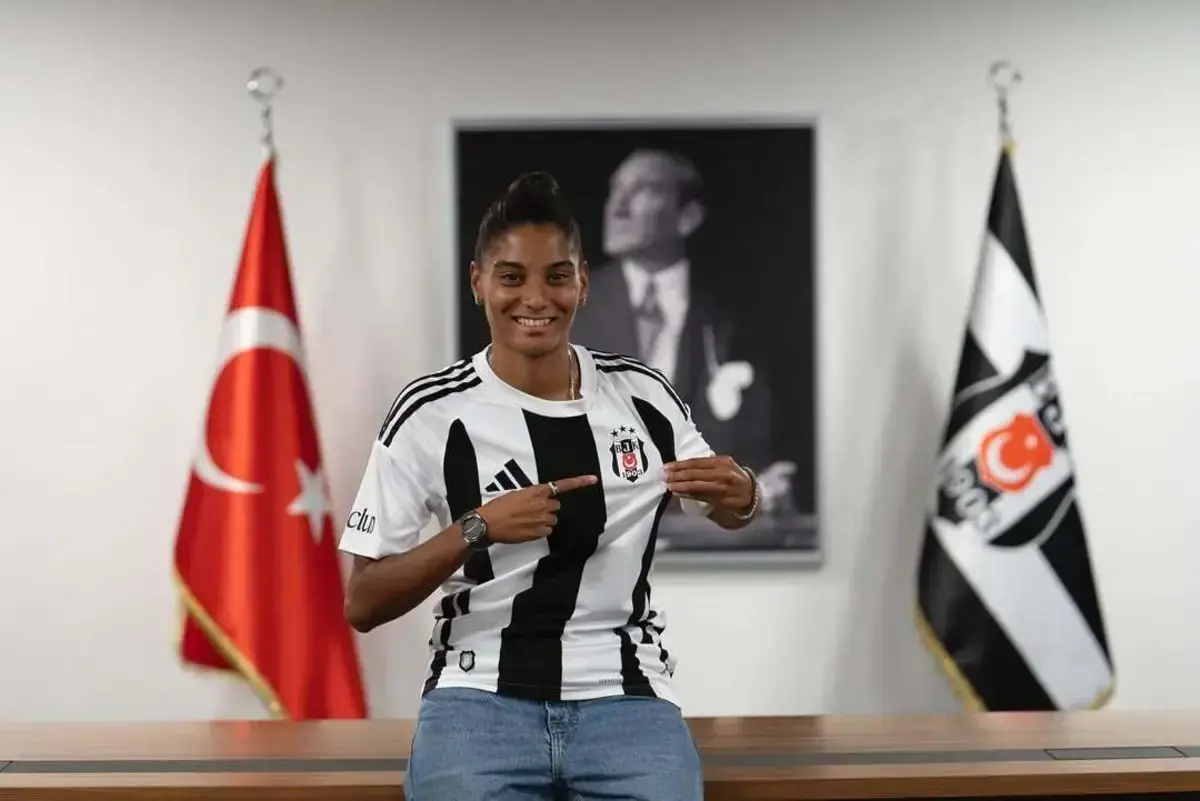 Jogadora portuguesa disputa o campeonato turco