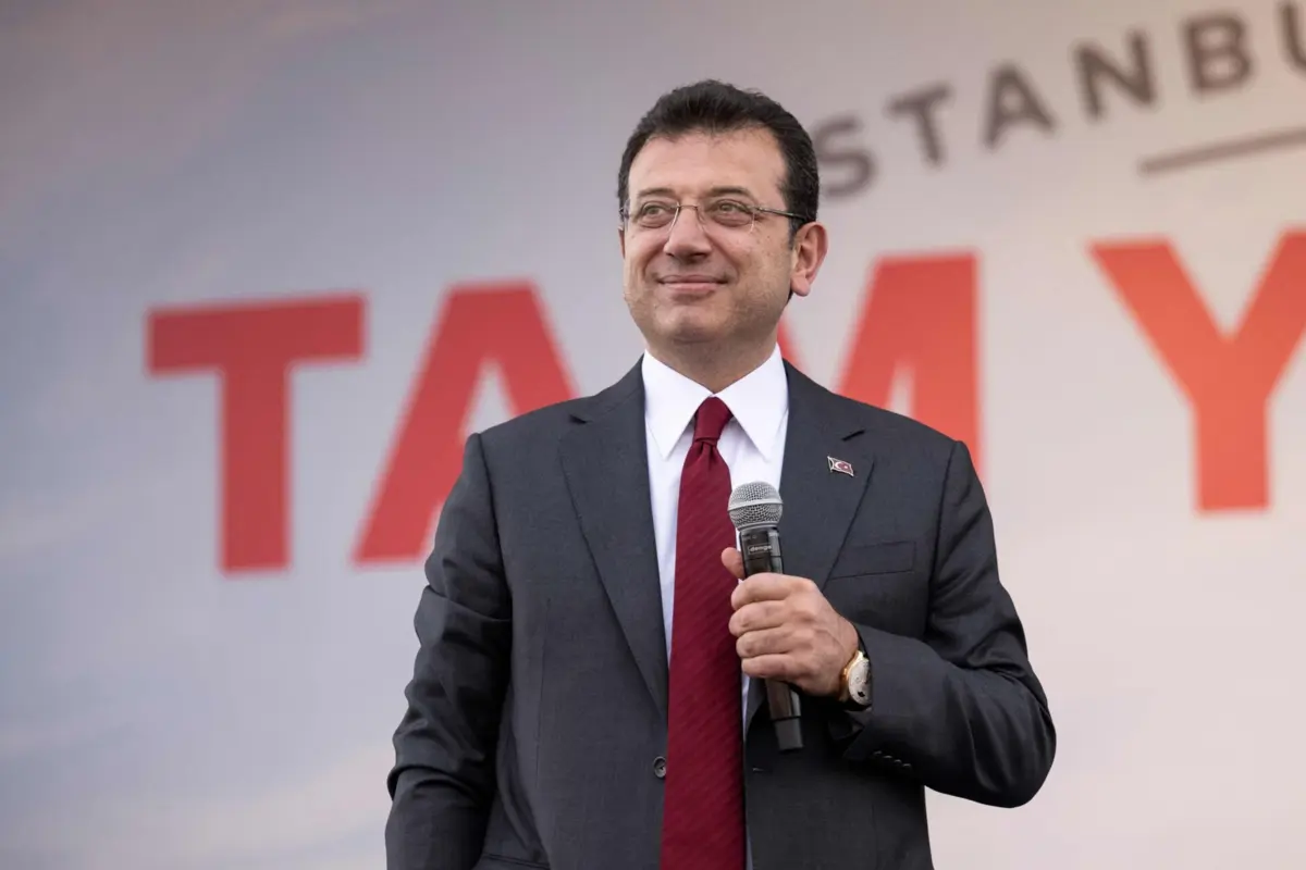 Ekrem Imamoglu foi suspenso do cargo após ser detido em março sob suspeita de "corrupção" e considerado pela justiça turca como líder de uma organização criminosa