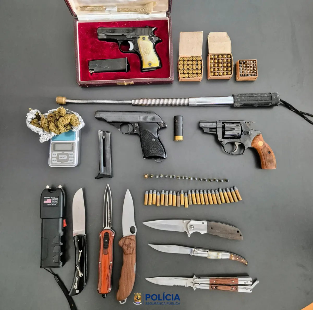 PSP deteve homem suspeito de violência doméstica e apreendeu diversas armas e droga