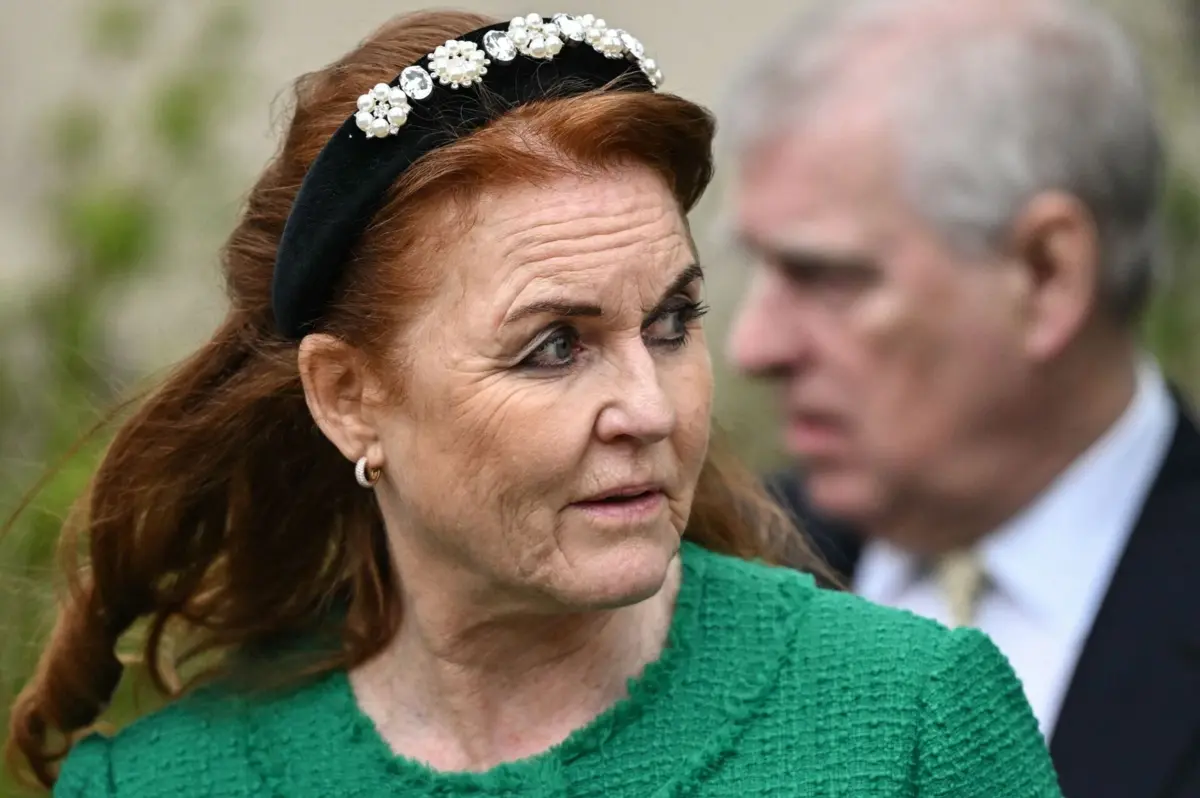 Sarah Ferguson, 66 anos, atravessa uma fase de forte turbulência pessoal e pode mudar-se para a costa alentejana nos próximos meses