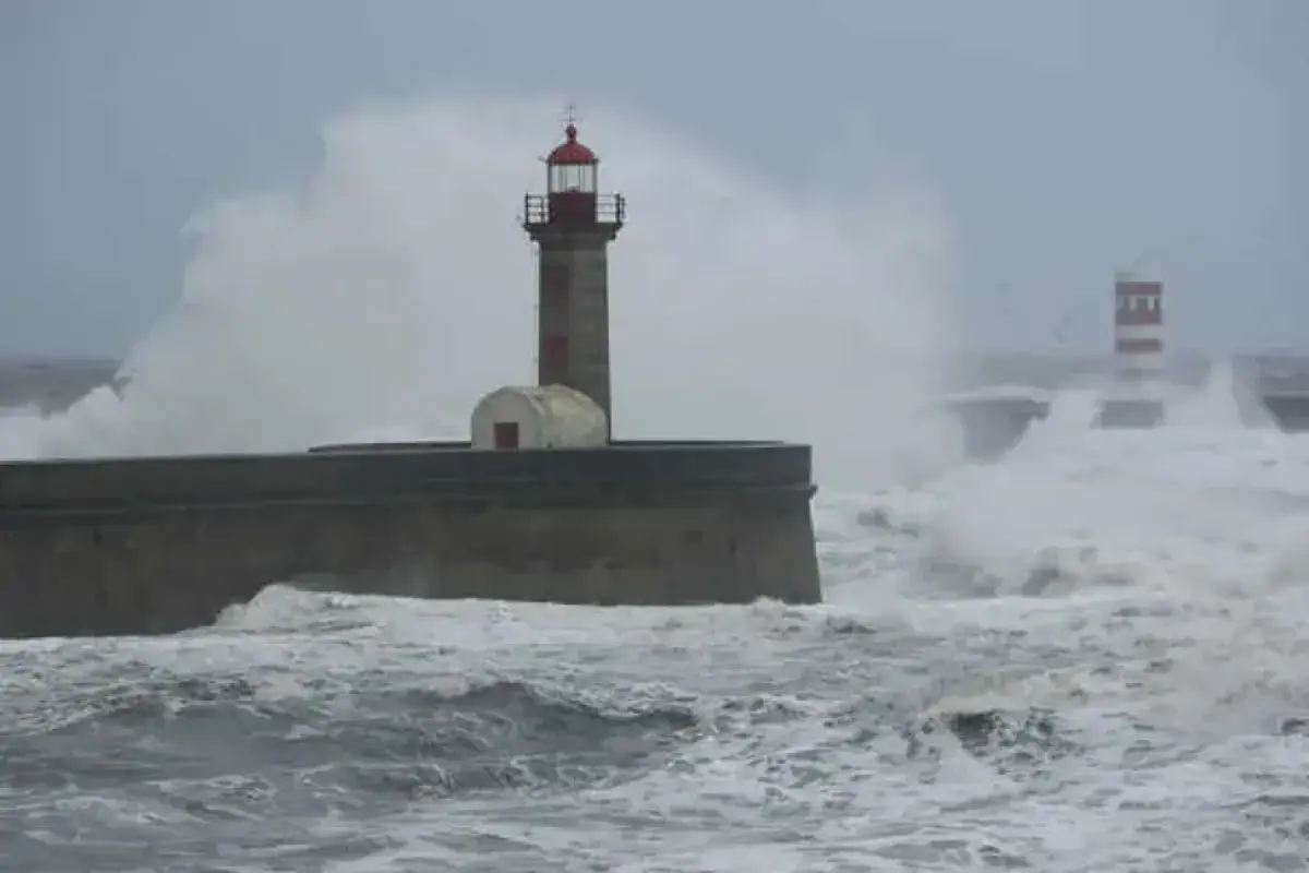 Litoral norte e centro sob aviso vermelho devido à forte ondulação
