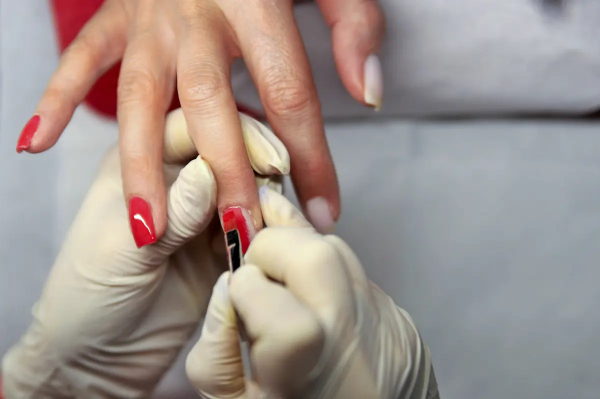 Além dos vernizes, o Infarmed também fiscalizou cremes antimanchas, antiolheiras e desodorizantes