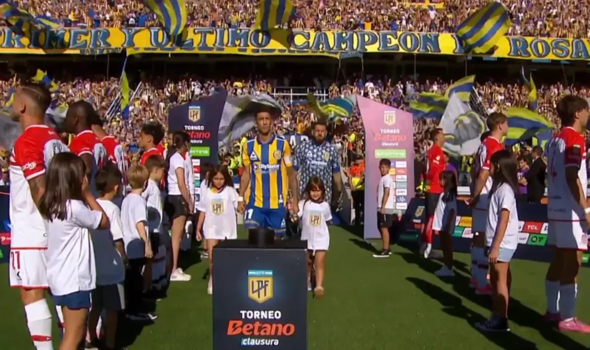 Imagem de contexto do artigo Estudiantes protesta título e vira as costas à entrada do Rosario Central