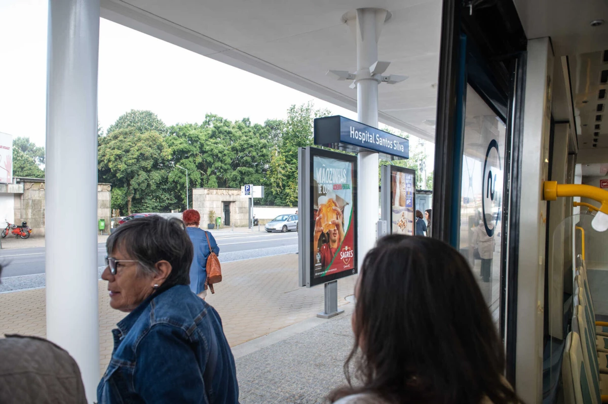 Muitos dos passageiros entraram e saíram na estação do Hospital Santos Silva