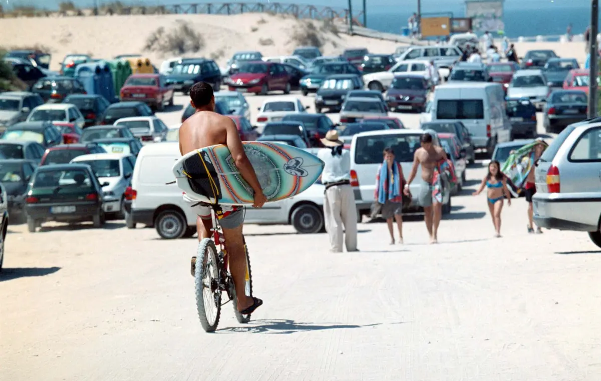 Imagem de contexto do artigo Costa de Caparica tem novas tarifas de estacionamento