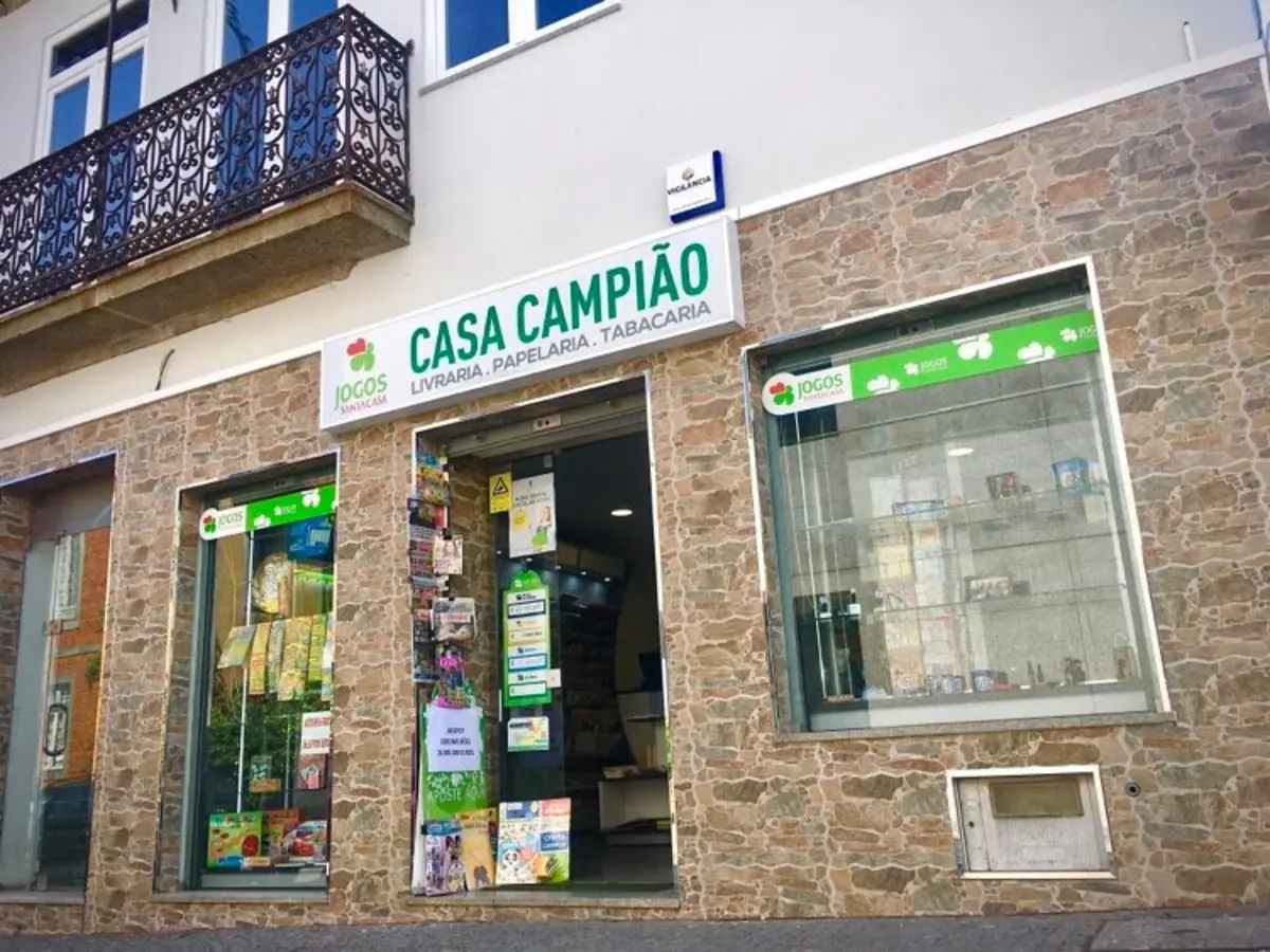 Carla Sousa, que há quatro anos assumiu a gerência da Casa Campião, um negócio familiar com mais de três décadas de existência, assegura que ali “já se deram bons prémios”