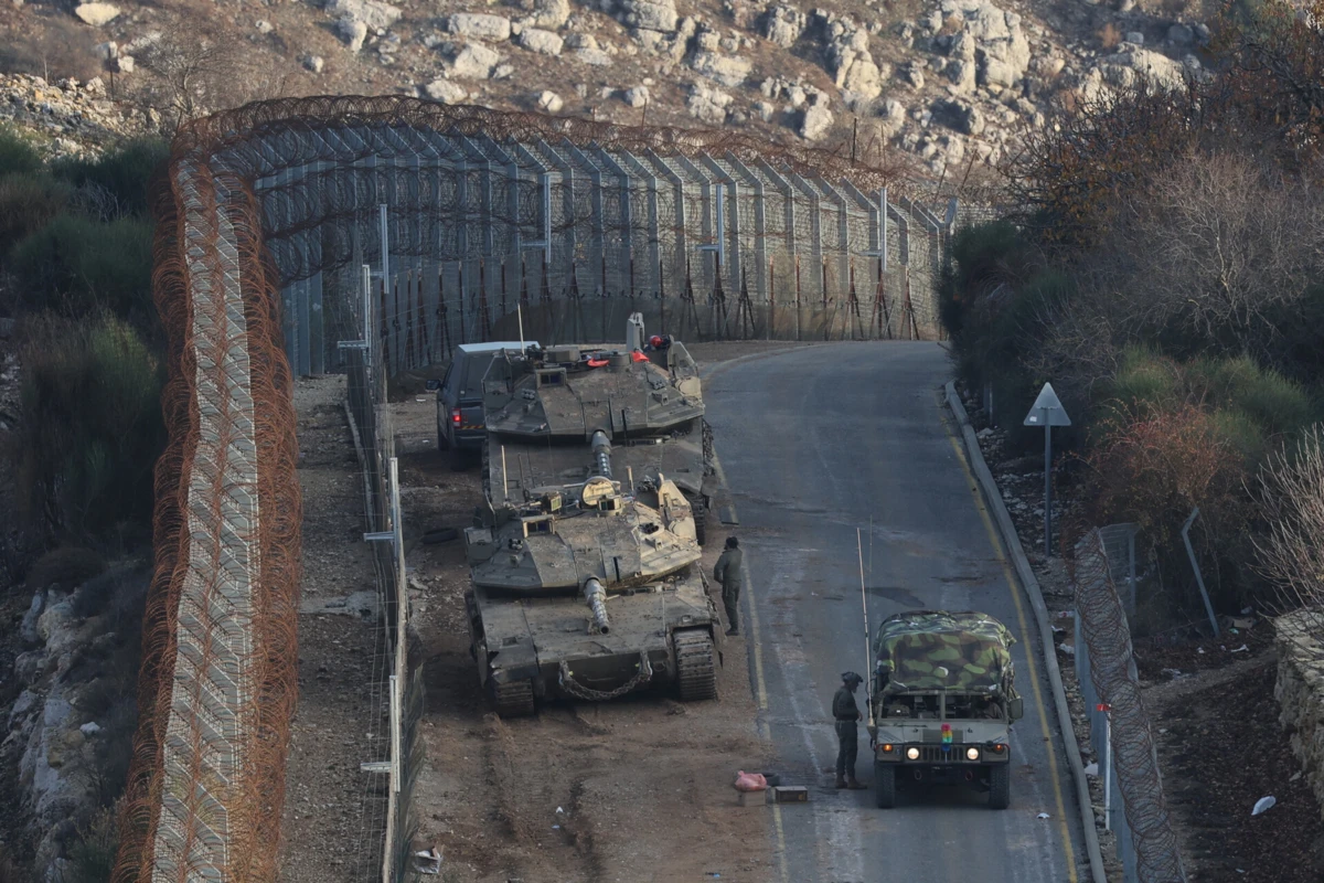 Tanto o exército como a televisão síria negam assim os relatos do meio de comunicação libanês al-Mayadeen, segundo o qual os tanques israelitas ultrapassaram, esta manhã, os limites dos Montes Golã