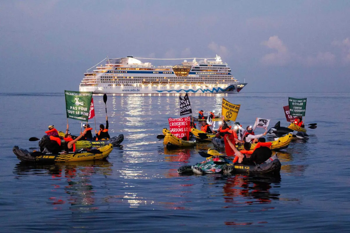 Os ativistas censuram a indústria dos cruzeiros