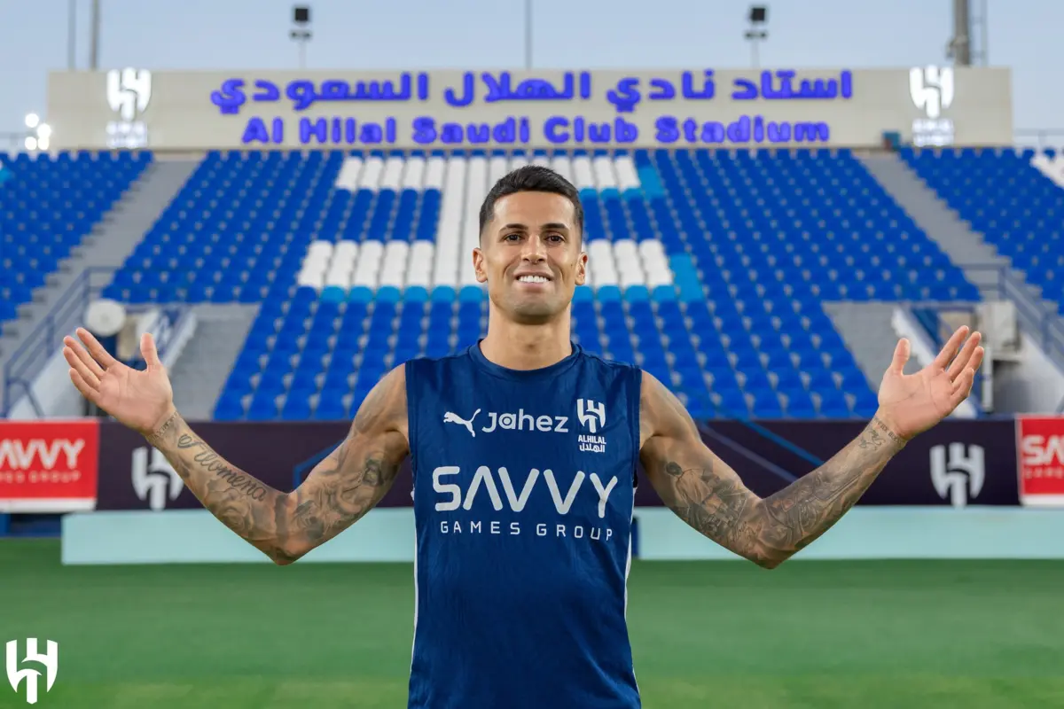 João Cancelo seguiu para o Al Hilal, de Jorge Jesus, depois de ter alinhado no Barcelona na última época