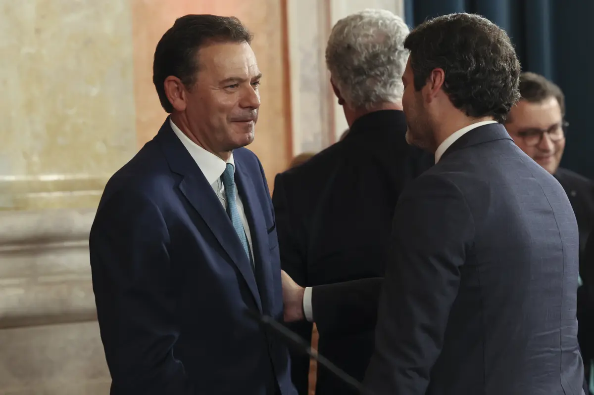 O Governo anunciou ter incluído no seu programa 80 medidas dos outros partidos, entre as quais 25 do PS e 27 do Chega, novo líder da Oposição