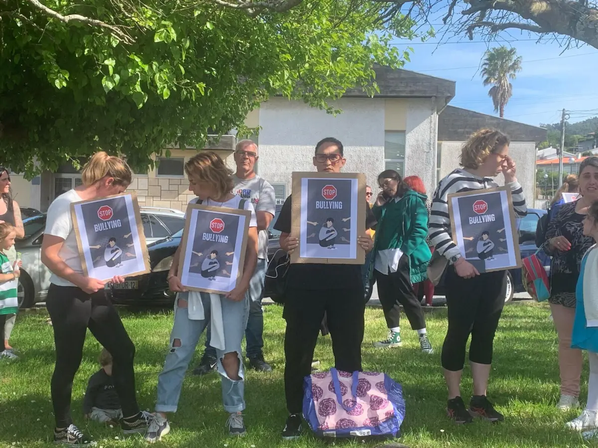 Pais realizaram vigília de protesto