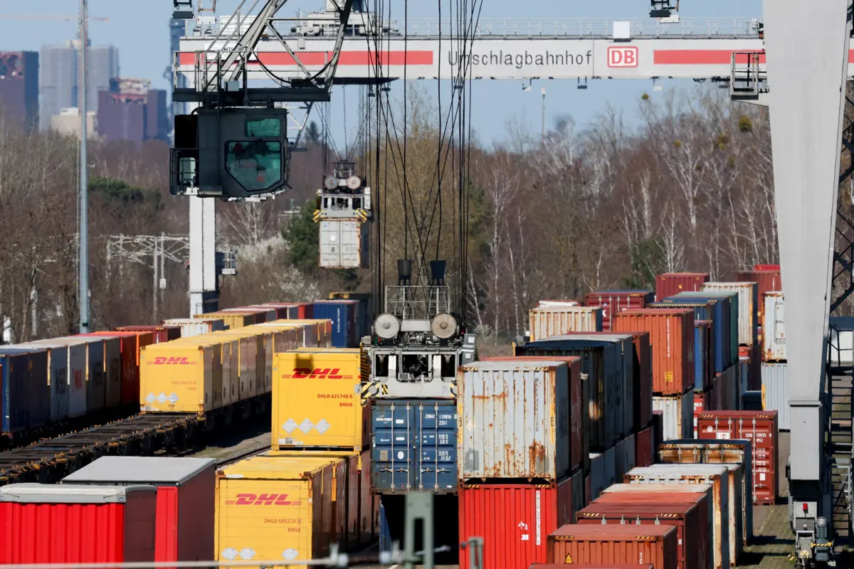 Trump anunciou novas tarifas norte-americanas de 20% a produtos importados da União Europeia e que acrescem às de 25% sobre os setores automóvel, aço e alumínio