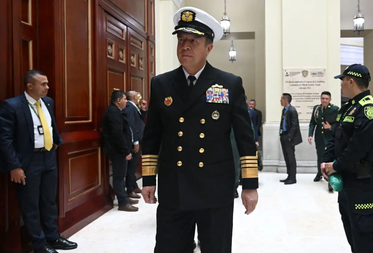 O chefe do exército colombiano, o comandantes Francisco Cubides