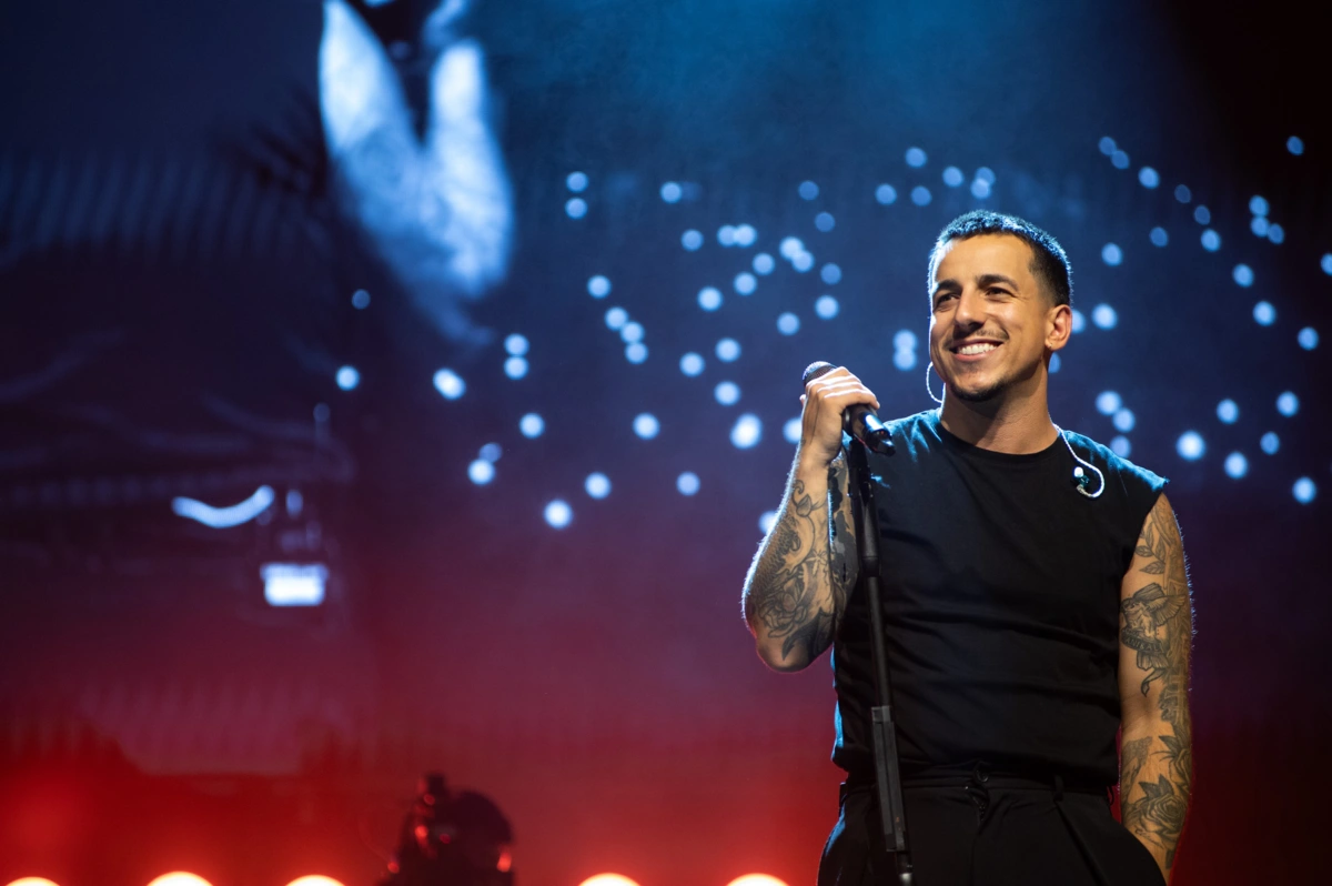 Fernando Daniel pediu e o público saltou com ele nos Jardins do Palácio