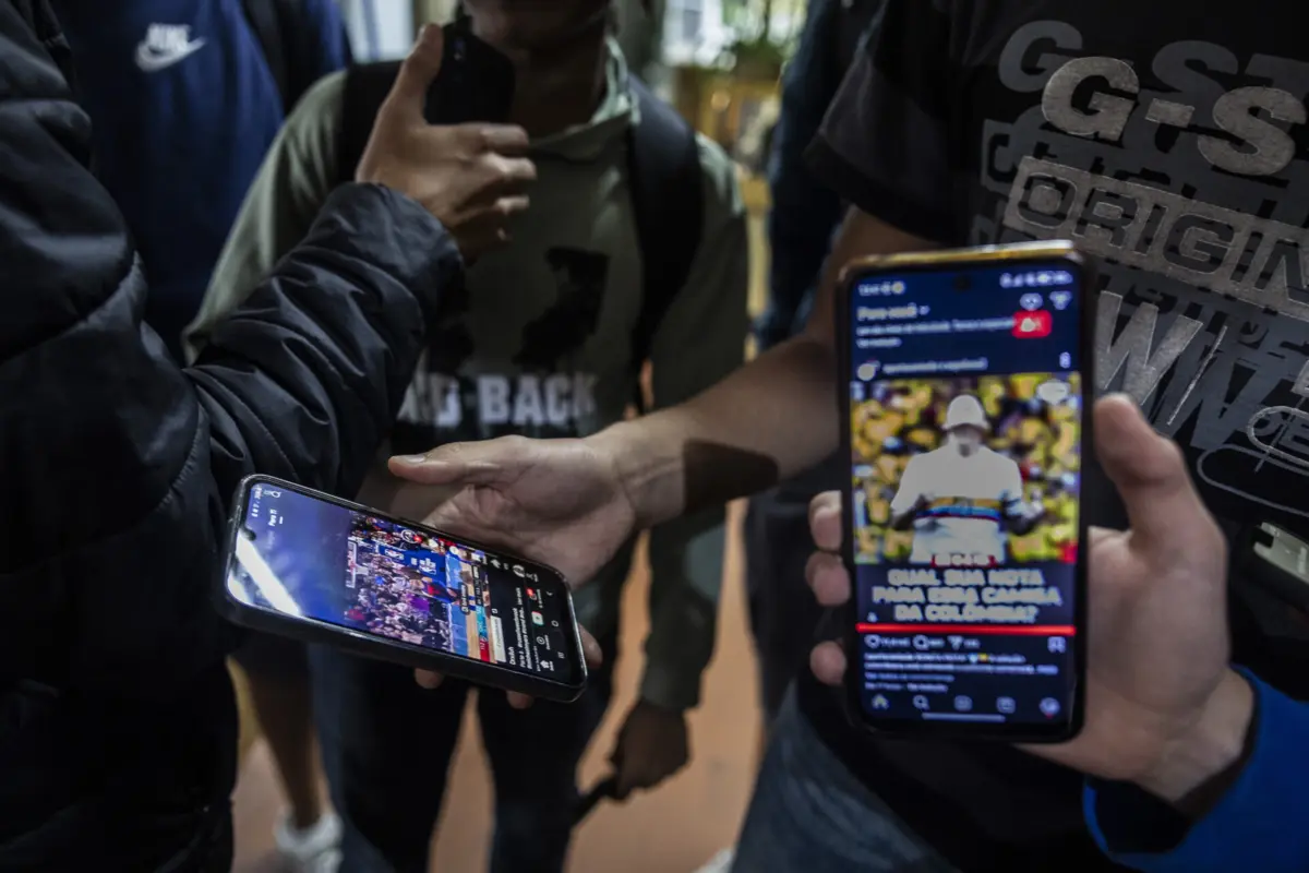 Governo recomendou a proibição dos smatphones nas escolas até ao 2.º ciclo